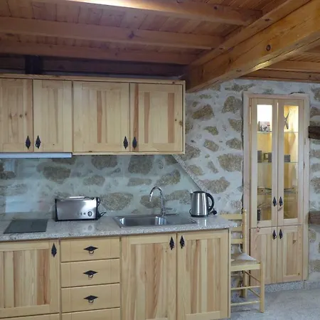 Casas Da - Monsanto - Oliveira E Videira Feriehus Relva (Castelo Branco)