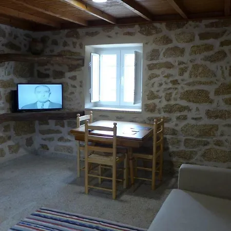 Casas Da - Monsanto - Oliveira E Videira Relva (Castelo Branco)