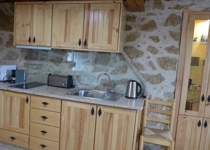 Casas Da - Monsanto - Oliveira E Videira Relva (Castelo Branco)